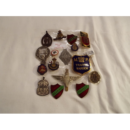 134 - A mixed selection of military and civilian badges to include MP Traffic Warden, Civil Defence Corps,... 