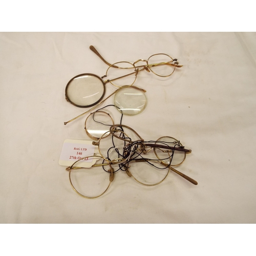 146 - A selection of vintage glasses