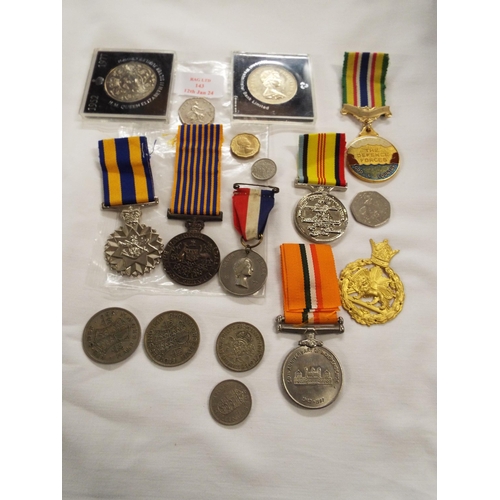 143 - A mixed selection of assorted medals and coinage to include the Nation Service Medal 1947-1997, 50th... 