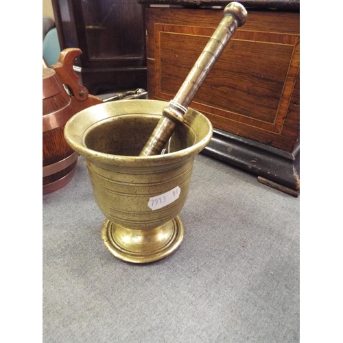 361 - An 18thC bronze pestle and mortar with an anvil base