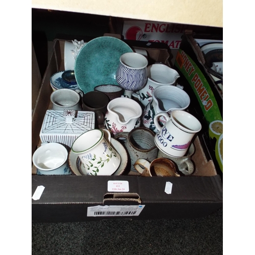 413 - A mixed selection of Iden Pottery china to include mugs, jugs, vase, pin dishes etc