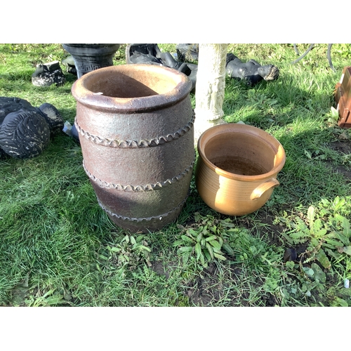 305 - Two garden pots