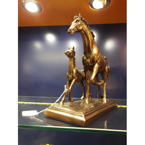 2 - A Rosa 1997 cast resin figure mare and foal