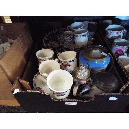 378 - A box of assorted china to include plates, chargers, Royal Doulton 'Autumn Glory' tea-ware, Crown De... 