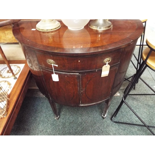 520 - A mahogany bow-fronted drinks cabinet resting on tapering supports