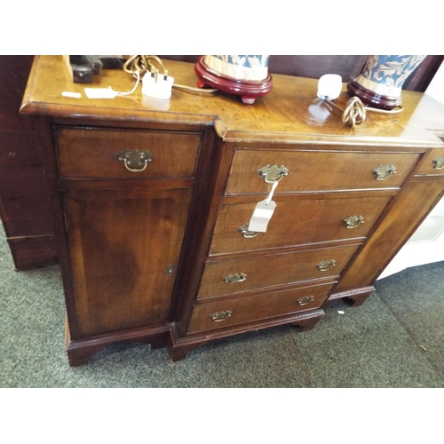 552 - A walnut crossbanded breakfront sideboard having six short drawers flanked by cupboards