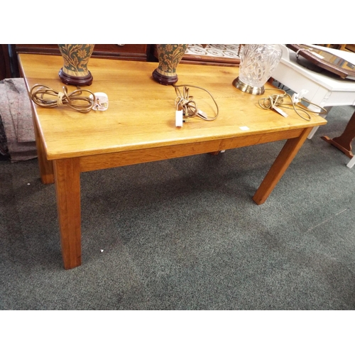 560 - A light oak coffee table