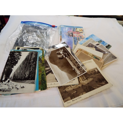 157 - A small quantity of topographical postcards