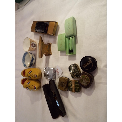 164 - A mixed selection of assorted items to include a vintage Corgi Lincoln International, Nymph razors, ... 