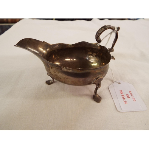 185 - A Georgian silver gravy boat weighing 2.55oz