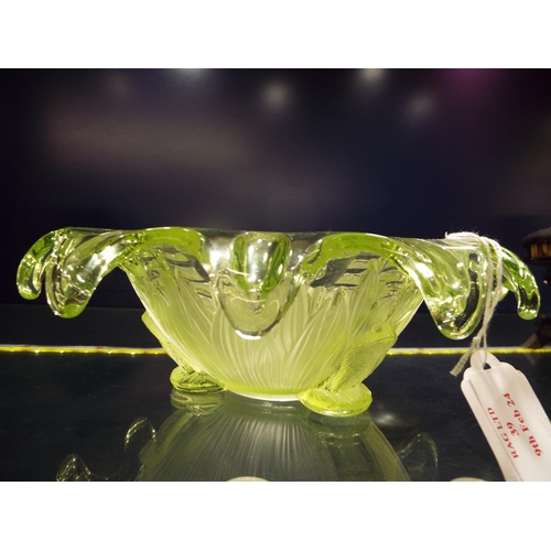 39 - An uranium glass table centre piece