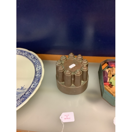 46 - A Victorian copper tower jelly mould