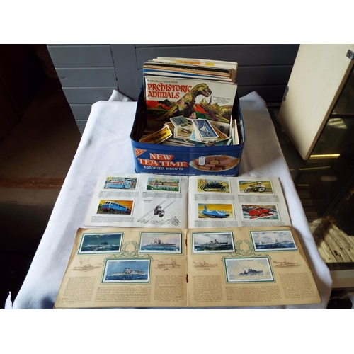 107 - A tin of Brooke Bond tea cards and some loose