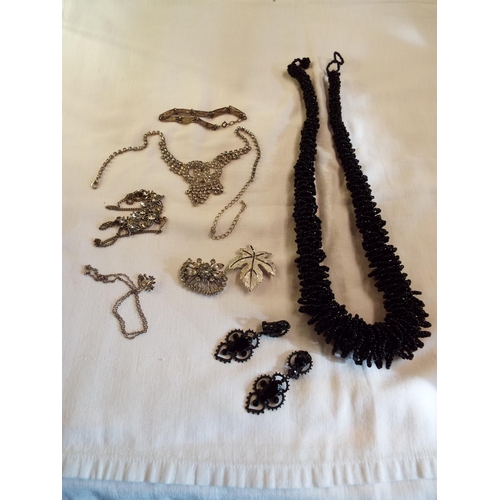 216 - A mixed selection of vintage costume jewellery to include beaded necklace, paste necklaces, earrings... 