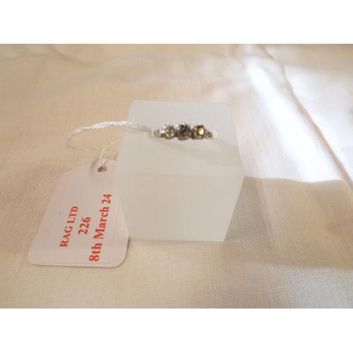 226 - An 18ct gold ring set with three diamonds size O