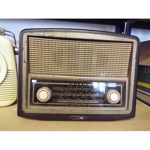 373 - A vintage Bush radio