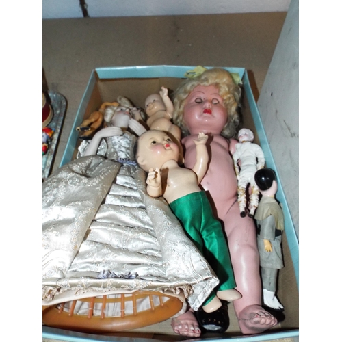 384 - A mixed selection of vintage dolls