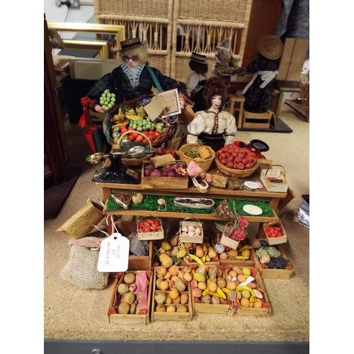 477 - A vintage model of a market greengrocers stall (largest doll 23 cm high)