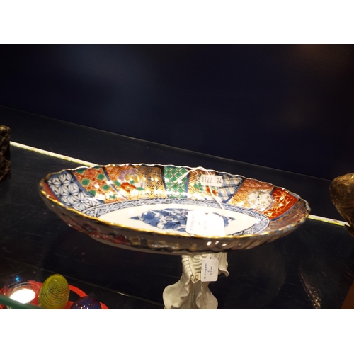 69 - A good quality Amari dish with panels of flowers and coloured patterns