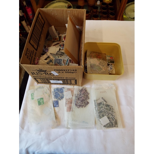 105 - A mixed selection of assorted Stamps of the World to include 'Turkey', 'Republic Osterreich', 'Denma... 