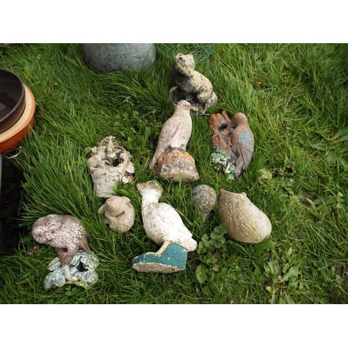 377 - A selection of garden ornaments (9)