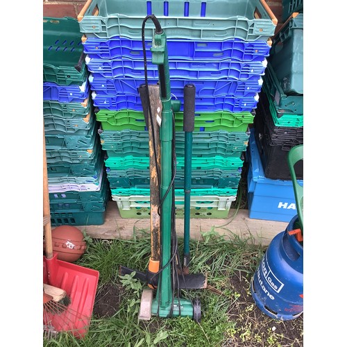 385 - A pick axe, garden edger and shears