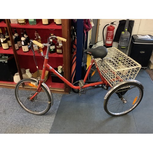 391 - A vintage Pashley 3 speed trike with basket