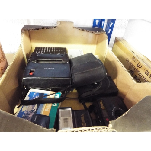 408 - A selection of vintage cameras to include Kodak, Panorama etc
