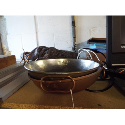 421 - A vintage copper cataplana