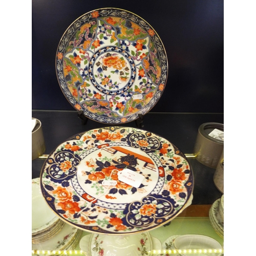 36 - Two Oriental Imari patterned cabinet plates having floral decoration