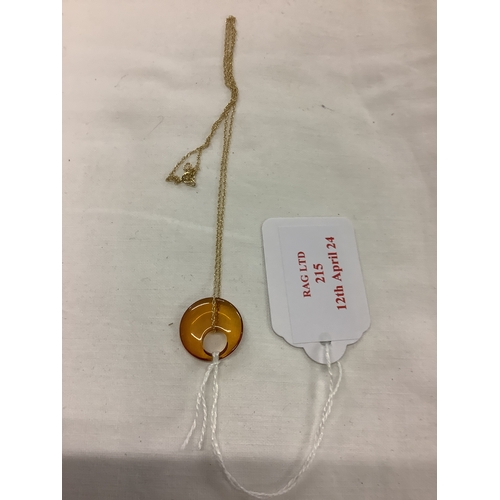 215 - A 14k gold necklace with an amber pendant