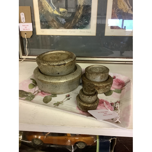 446 - A set of vintage weights