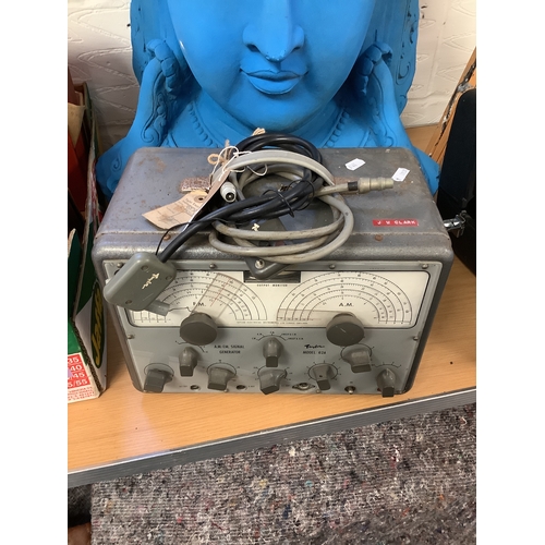 609 - A vintage Taylor A.M.E.M. signal generator model 62A (spares or repairs)