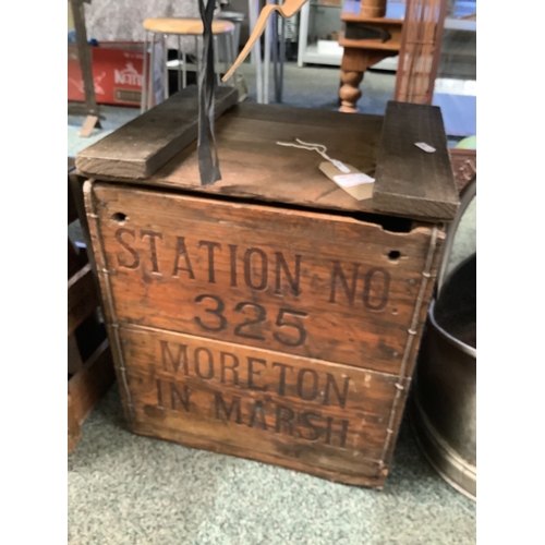 654 - A Great Western railway crate 'Station No. 325 Morton in Marsh'