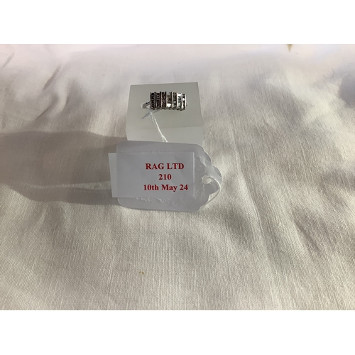 210 - A 9ct white gold ring inset with baguette cut diamonds, size L