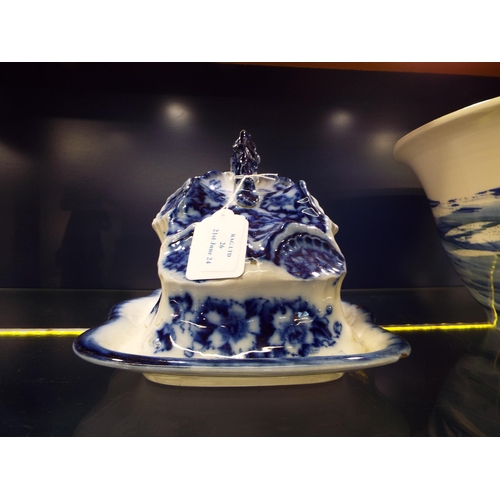 26 - A vintage blue and white cheese dome