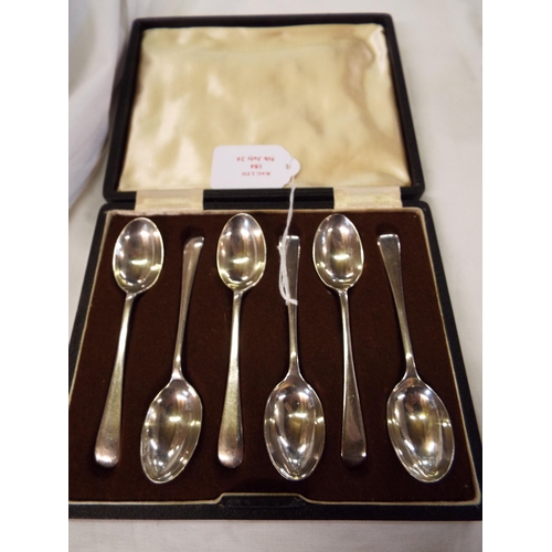 184 - A set of six 1944 Walker & Hall silver tea spoons