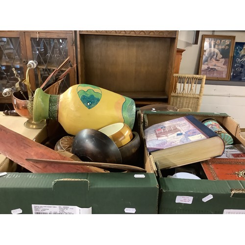 421 - A mixed selection of treen items to include bowls, boomerangs, face masks etc