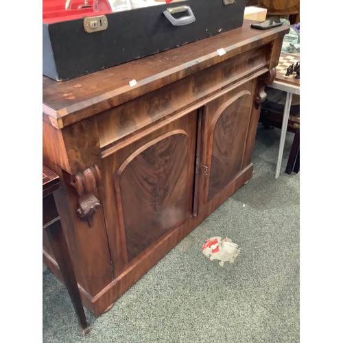 493 - A Victorian mahogany chiffonier