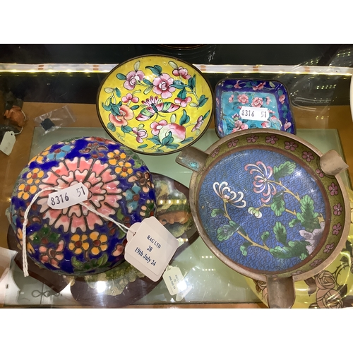 28 - A mixed selection of cloisonné enamelled items to include pin dishes, ashtray, lidded pot