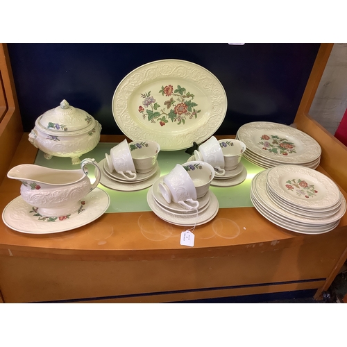 45 - A Wedgwood 'Tapestry' part dinner ware to include meat platter, gravy jug, dinner plates, tureen, cu... 