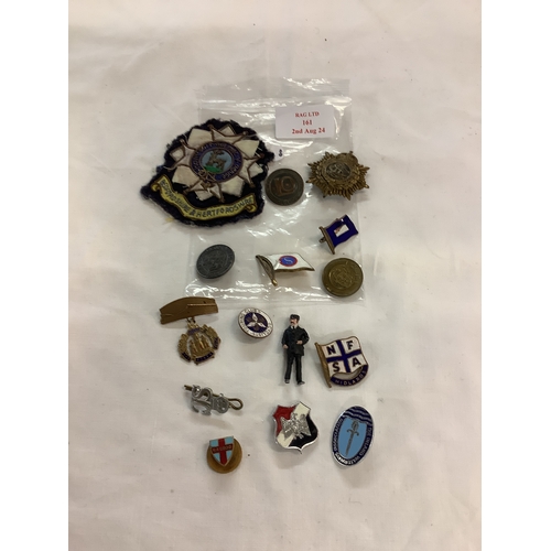 161 - A mixed selection of assorted metal and cloth badges