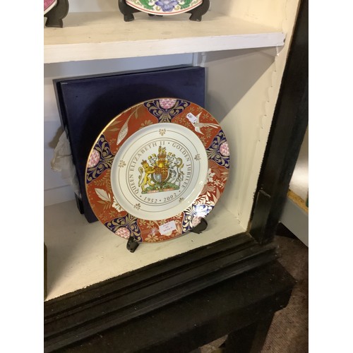 433 - A boxed Royal Worcester 'Golden Jubilee Elizabeth II' plate