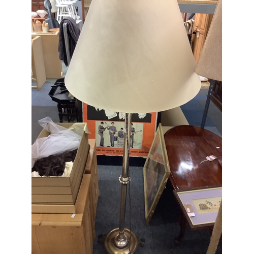 510 - A telescopic standard lamp with shade