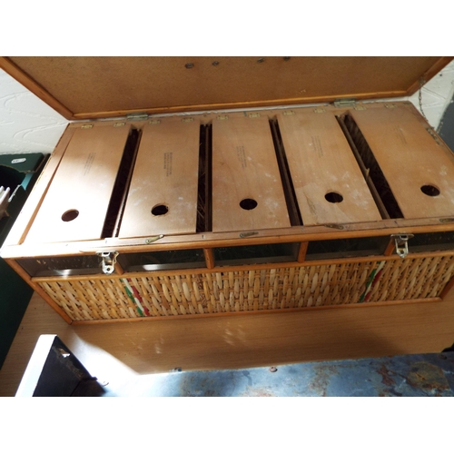 550 - A good quality wicker and cane pigeon carrier