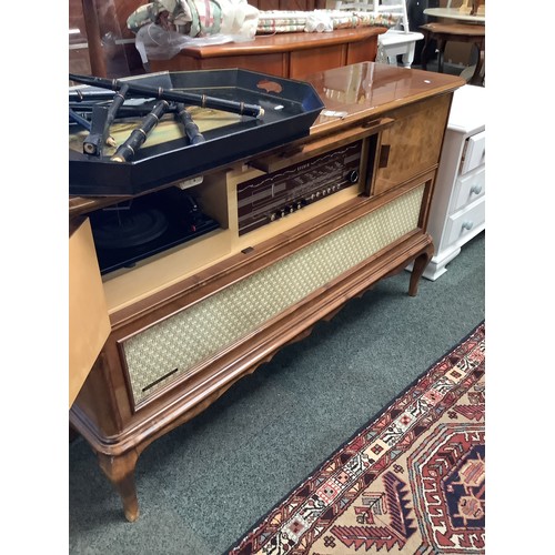 565 - A Hungarian Rhapsody Type XR 5930 radiogram model 1025