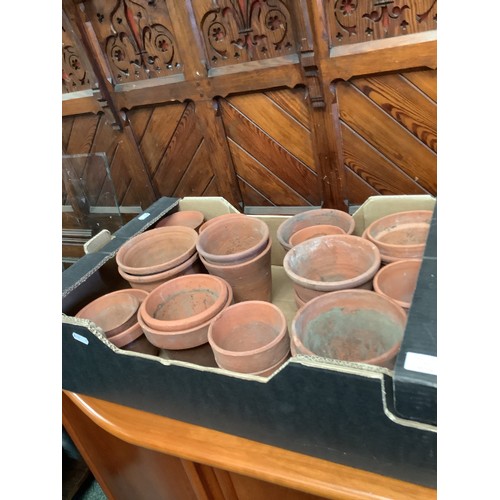 542 - A box of twenty four terracotta flower pots