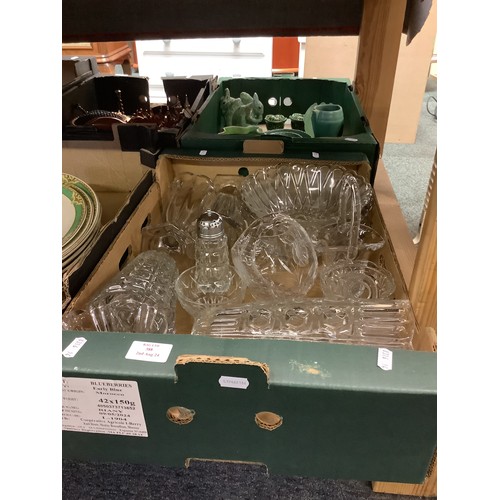388 - A mixed selection of assorted crystal glass ware to include fruit bowls, vases, baskets etc