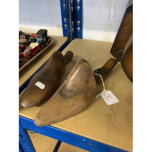 405 - A pair of vintage wooden shoe trees