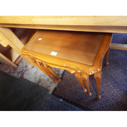 485 - A nest of three glass top tables